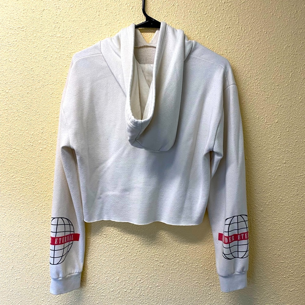 Cropped off-white hoodie with City Names !